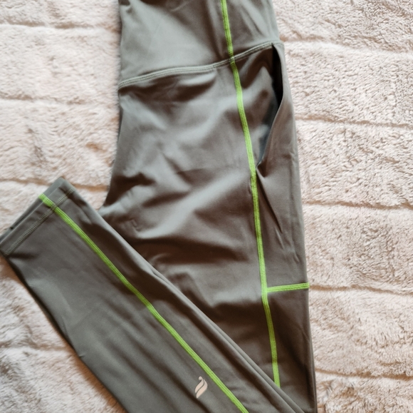 Excellent condition fabletic leggings - Picture 4 of 10